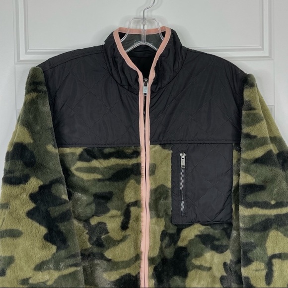 RAILS Wesley Front Zip Camo Fleece Quilted Jacket NEW Size XS Faux Fur - Picture 5 of 16
